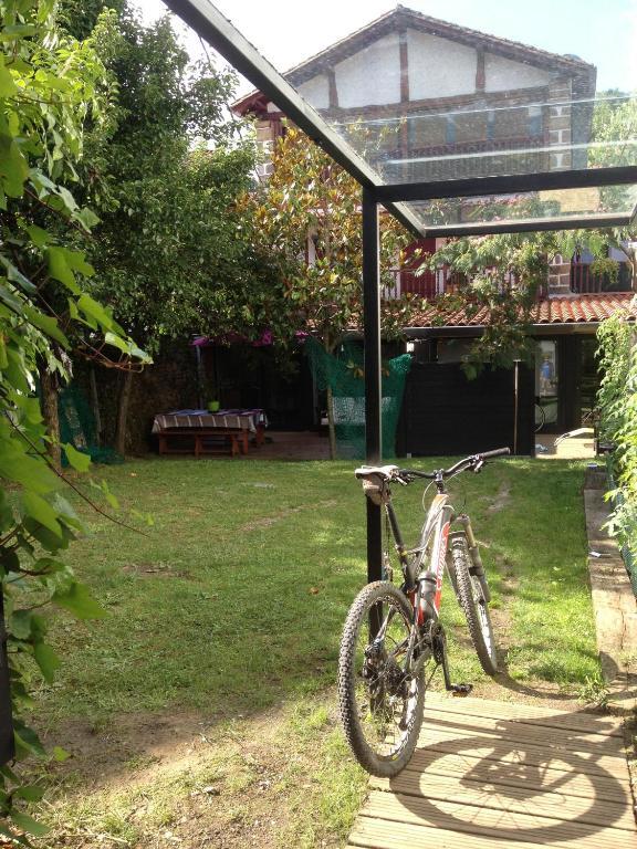Hostal Auzoa Bera  Ngoại thất bức ảnh